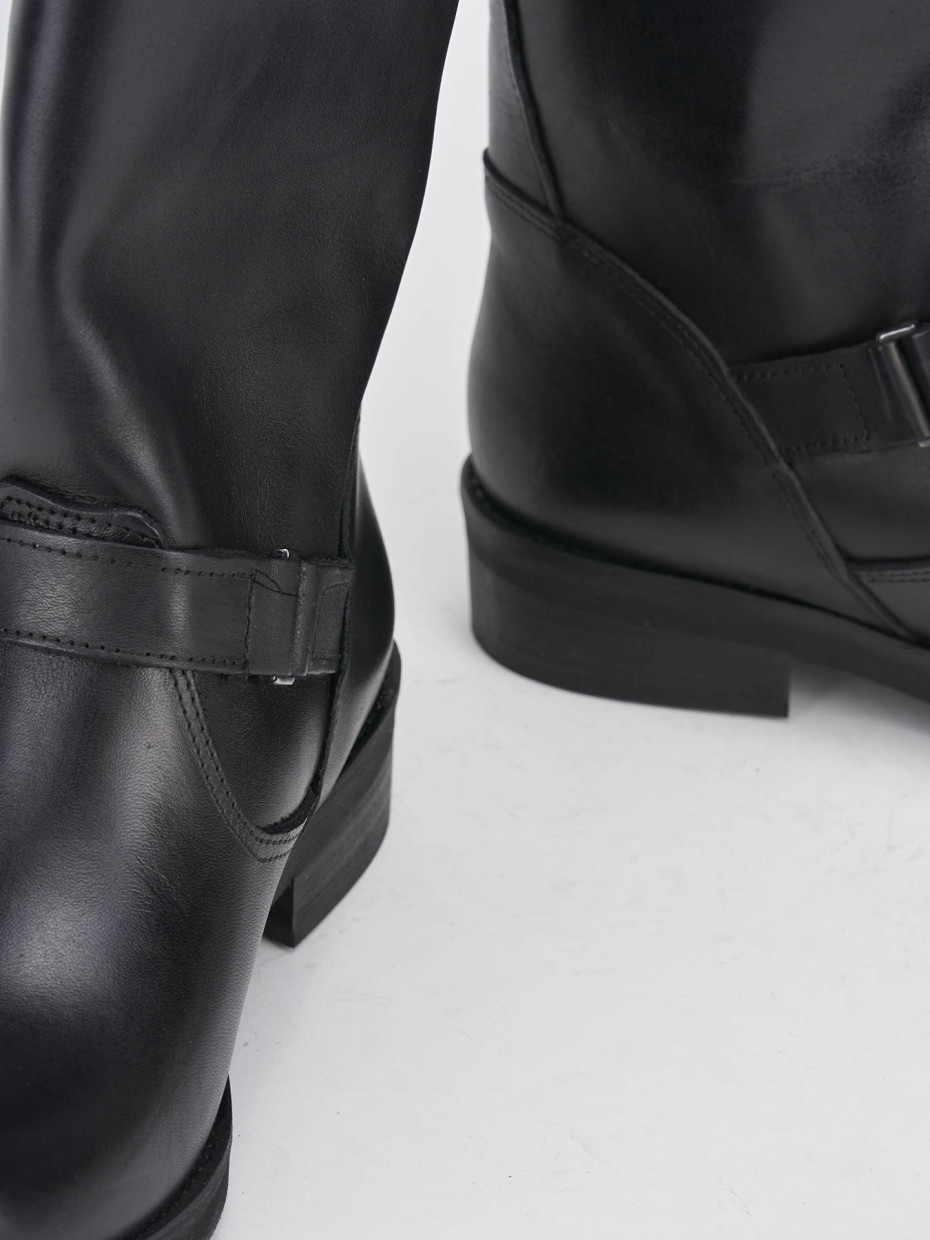 Low heel boots heel 3 cm black leather