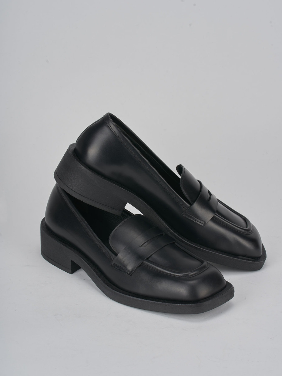 Loafers heel 3 cm black leather