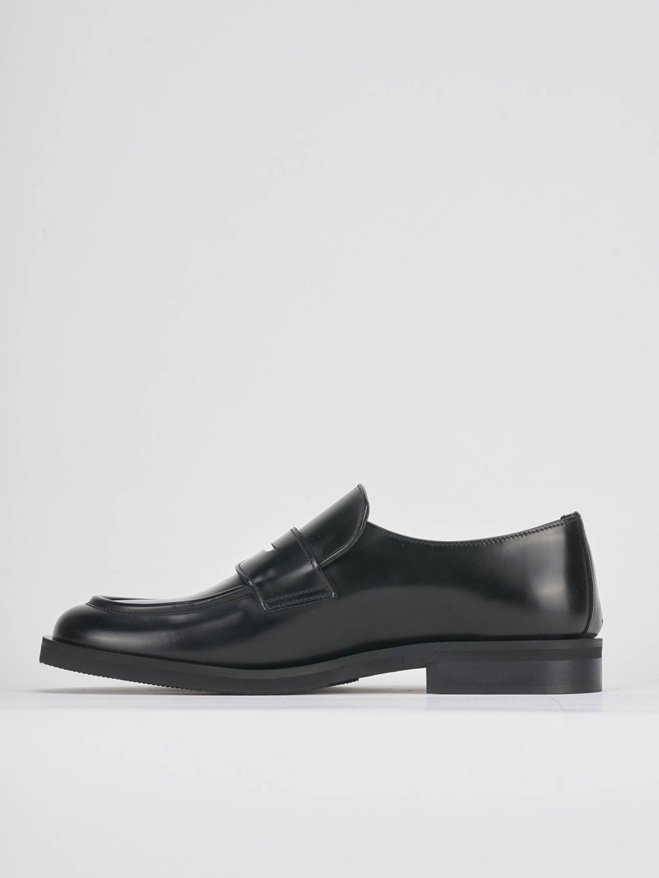 Loafers heel 2 cm black leather