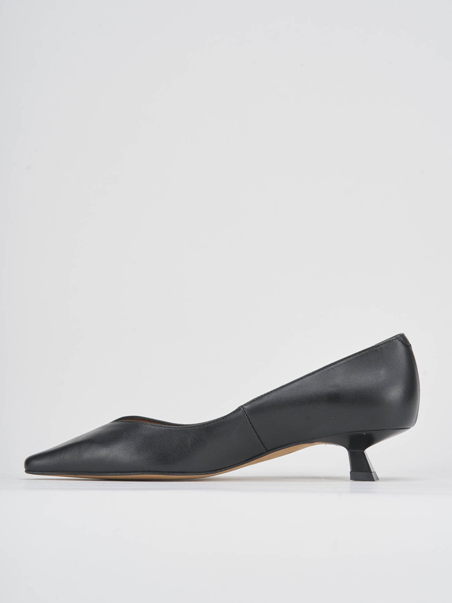 Black leather pumps shop 3 inch heel