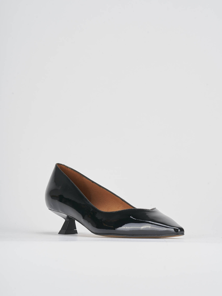 Black patent leather pumps 3 inch heel discount