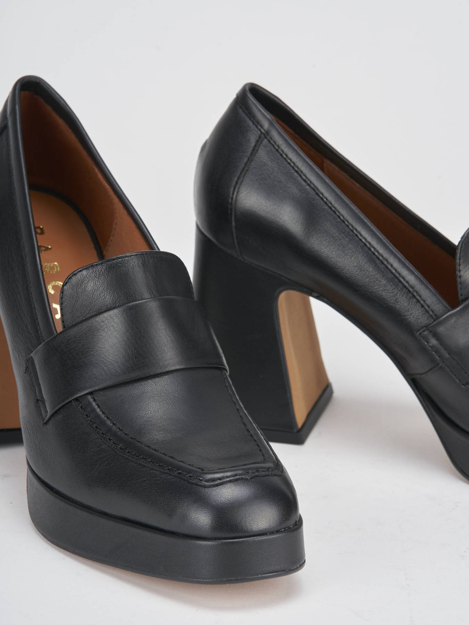 Loafers heel 8 cm black leather