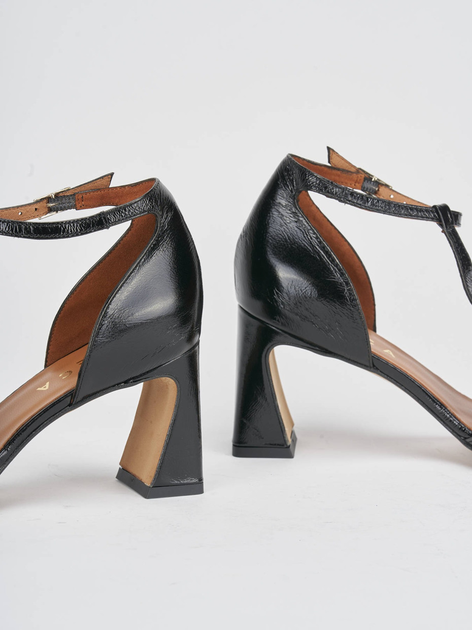Pumps heel 5 cm black patent