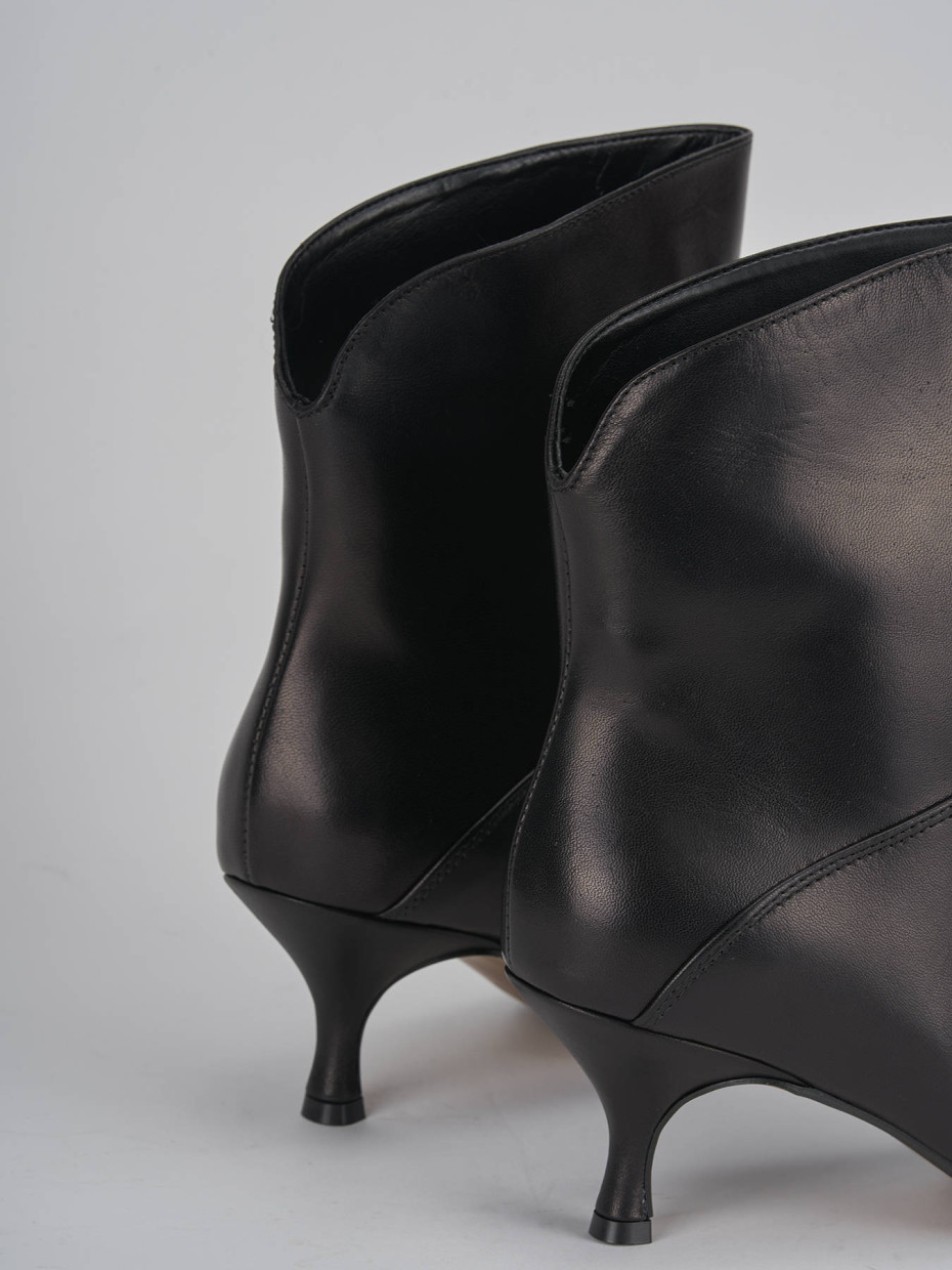 High heel ankle boots heel 5 cm black leather