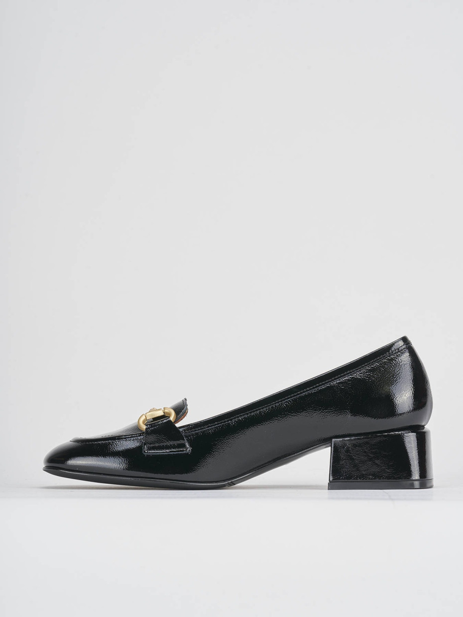 Loafers heel 3 cm black patent