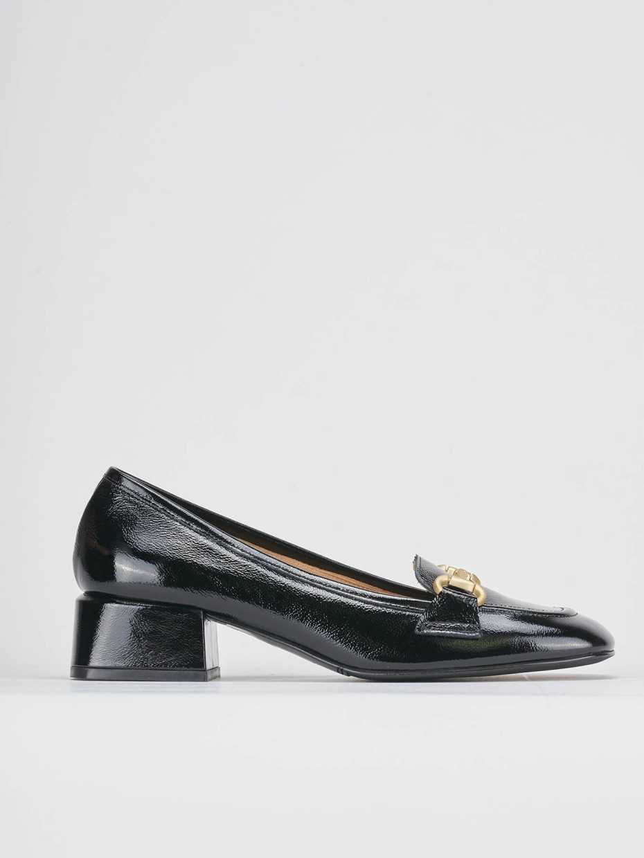 Loafers heel 3 cm black patent