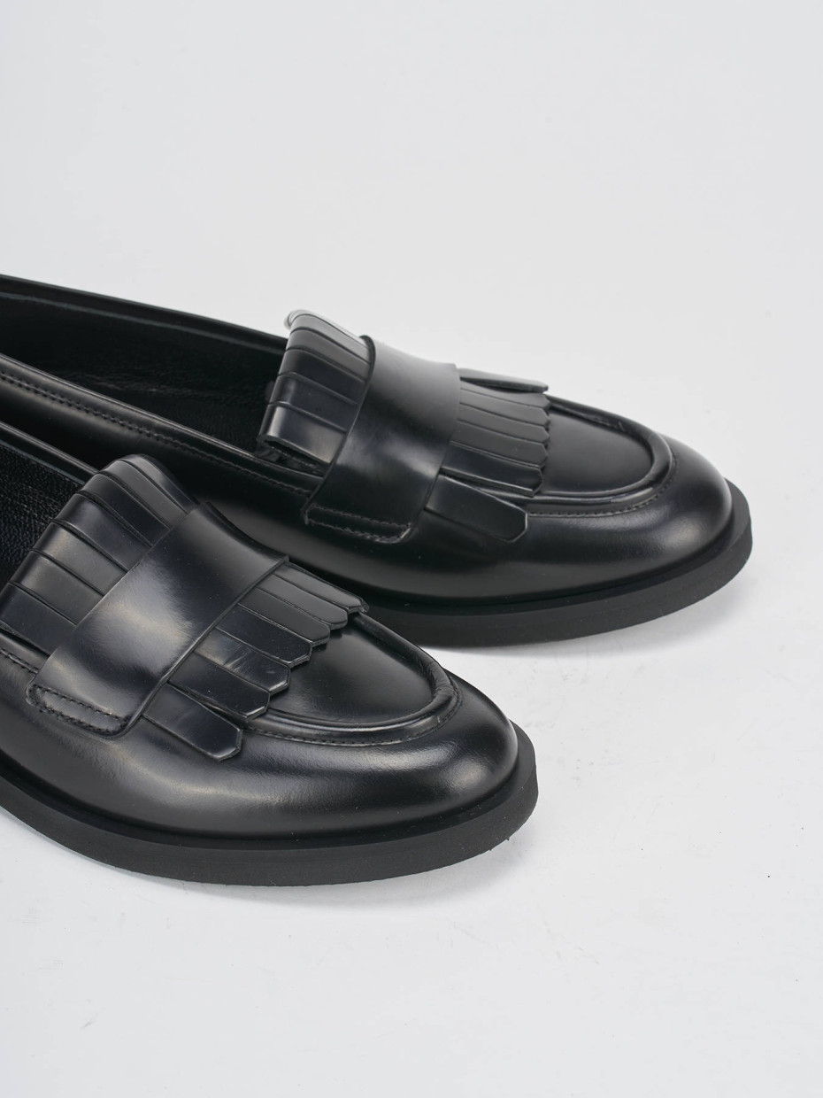 Loafers heel 1 cm black leather