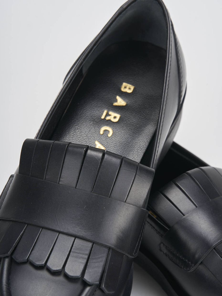 Loafers heel 1 cm black leather