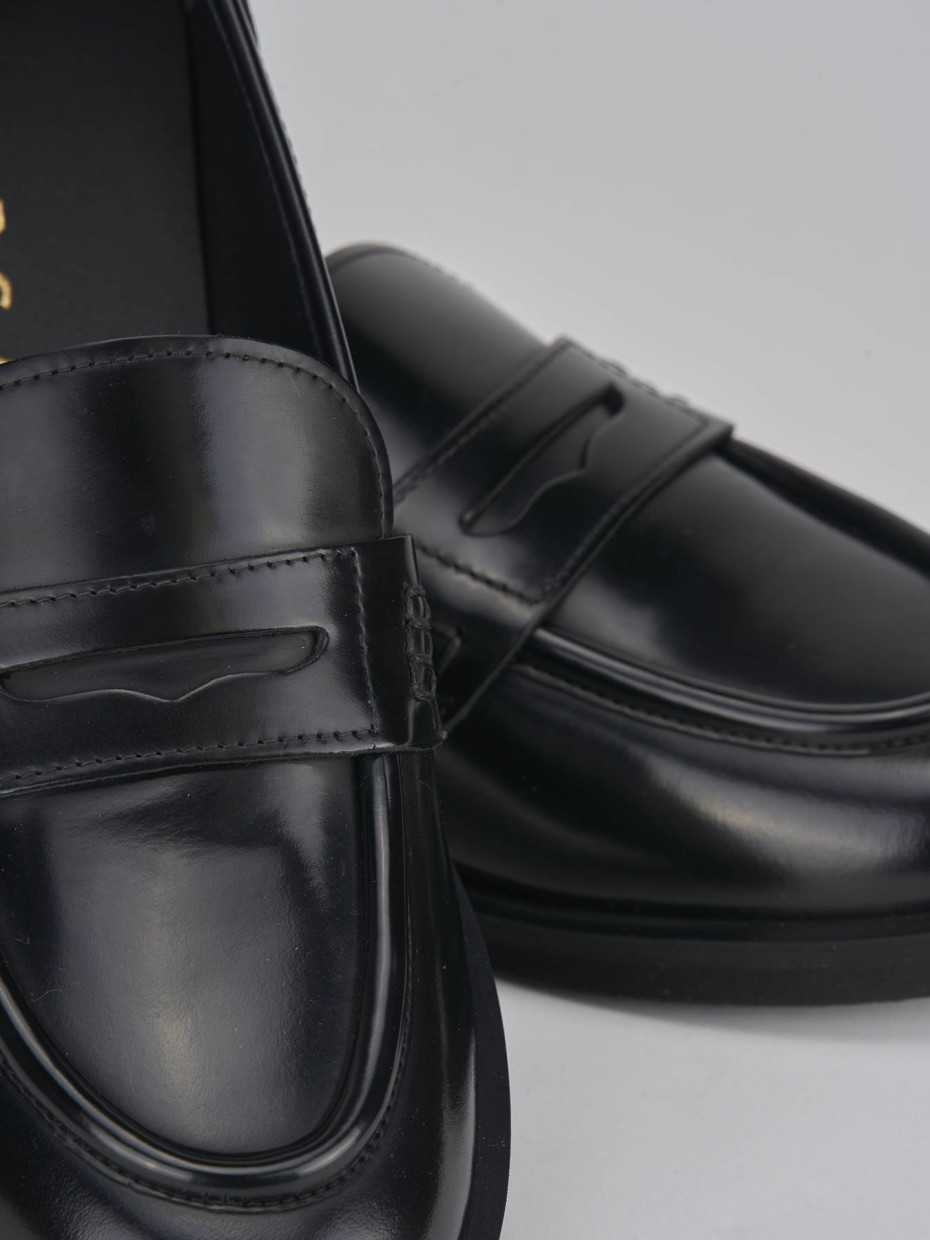 Loafers heel 2 cm black leather