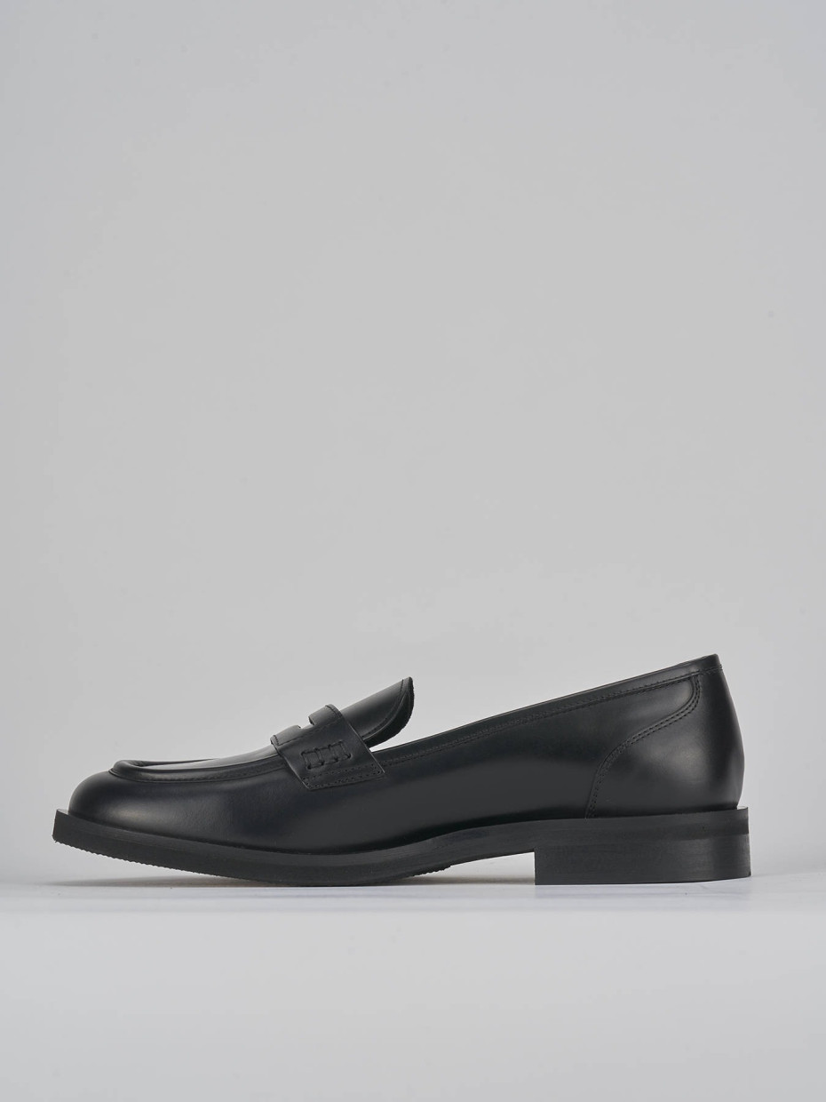 Loafers heel 2 cm black leather