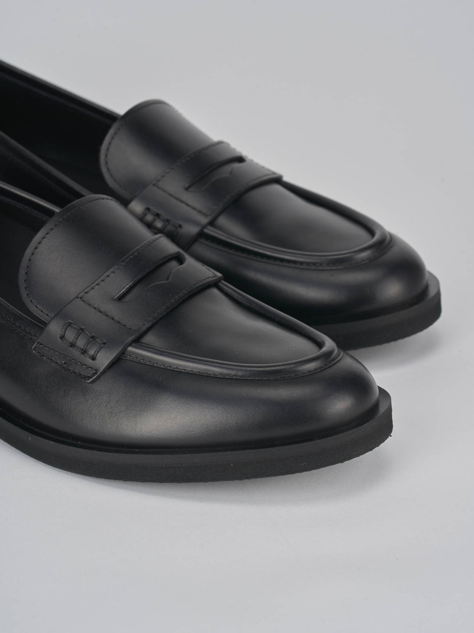 Loafers heel 2 cm black leather