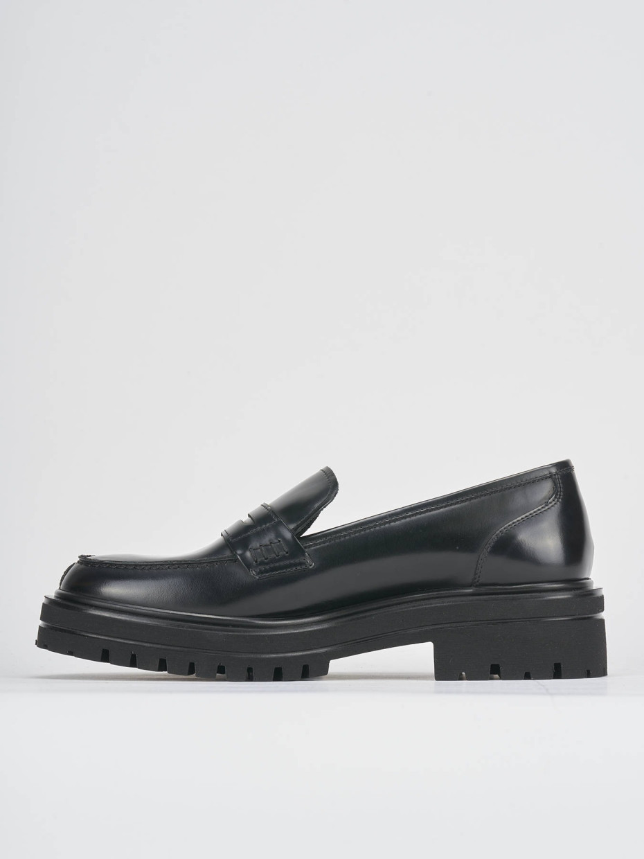 Loafers heel 2 cm black leather