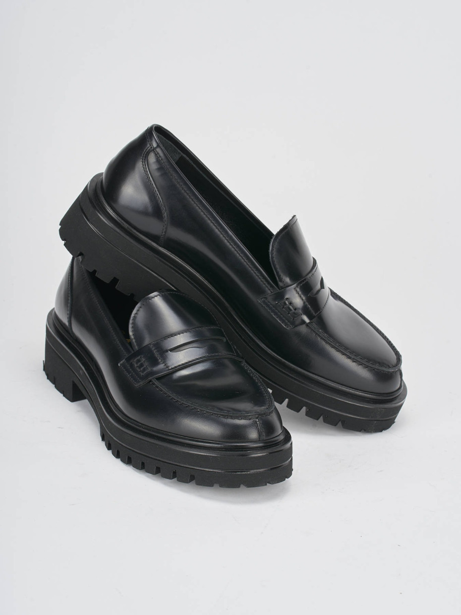 Loafers heel 2 cm black leather