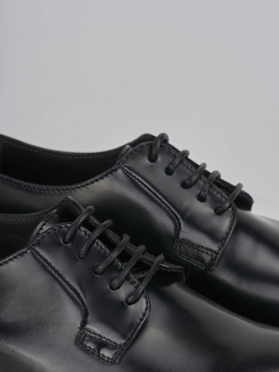 Lace-up shoes black leather