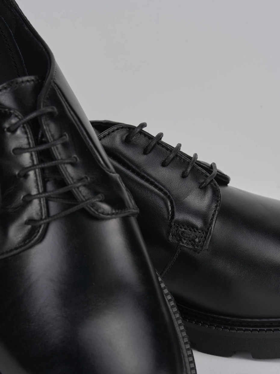 Lace-up shoes black leather