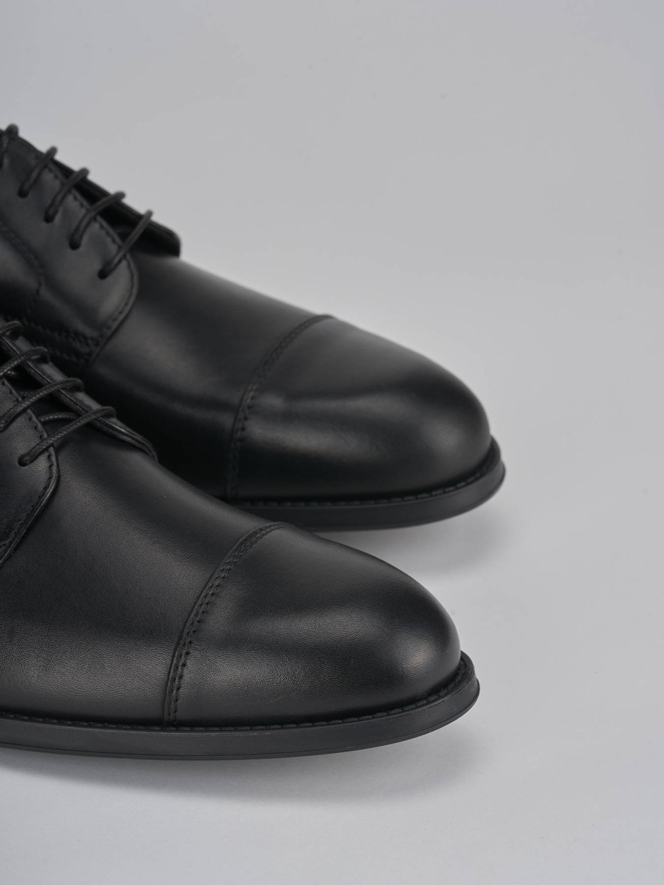 Lace-up shoes black leather