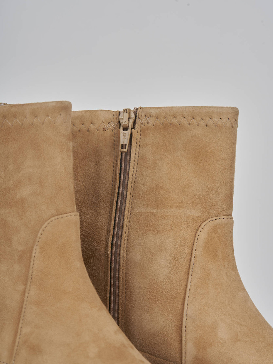 Low heel ankle boots heel 3 cm brown suede