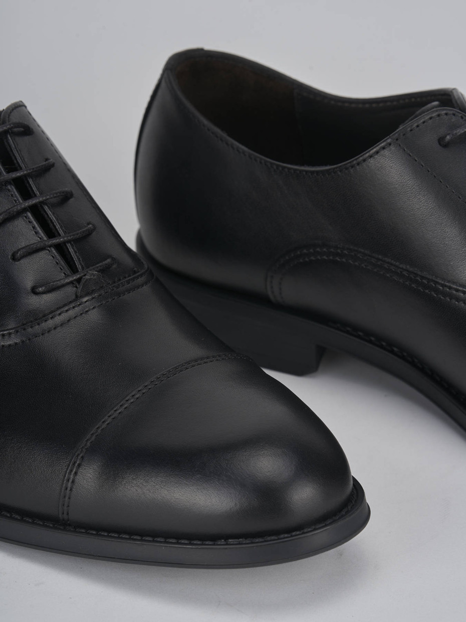 Lace-up shoes black leather