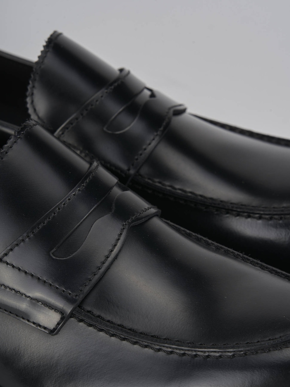 Loafers black leather