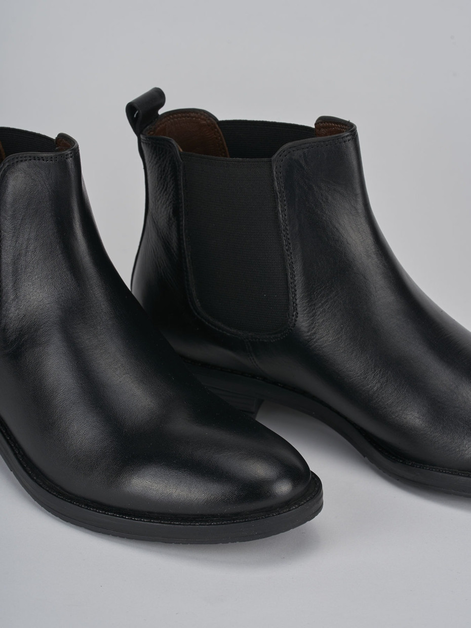 Low heel ankle boots heel 2 cm black leather