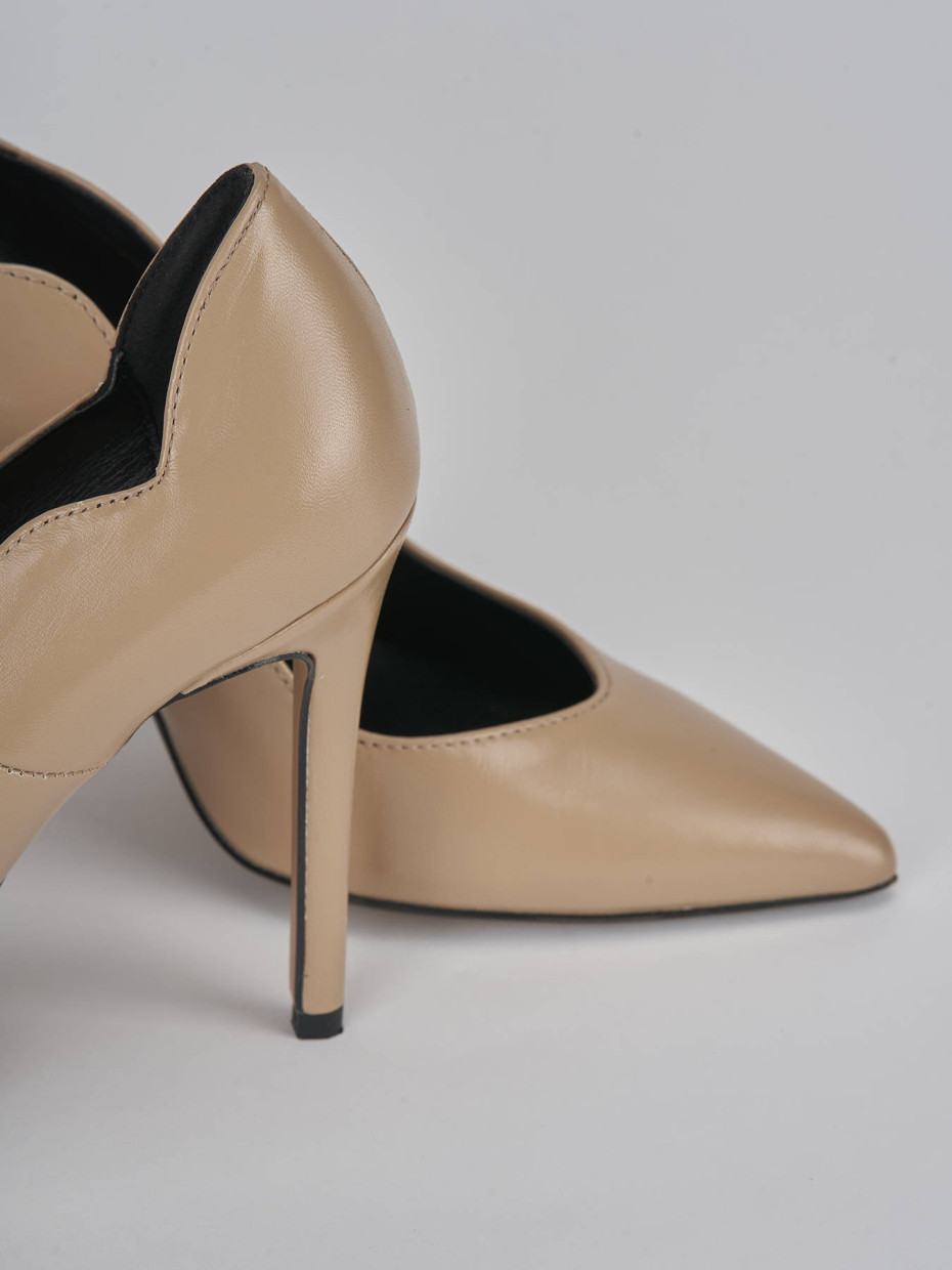 Brown pumps size 10 deals
