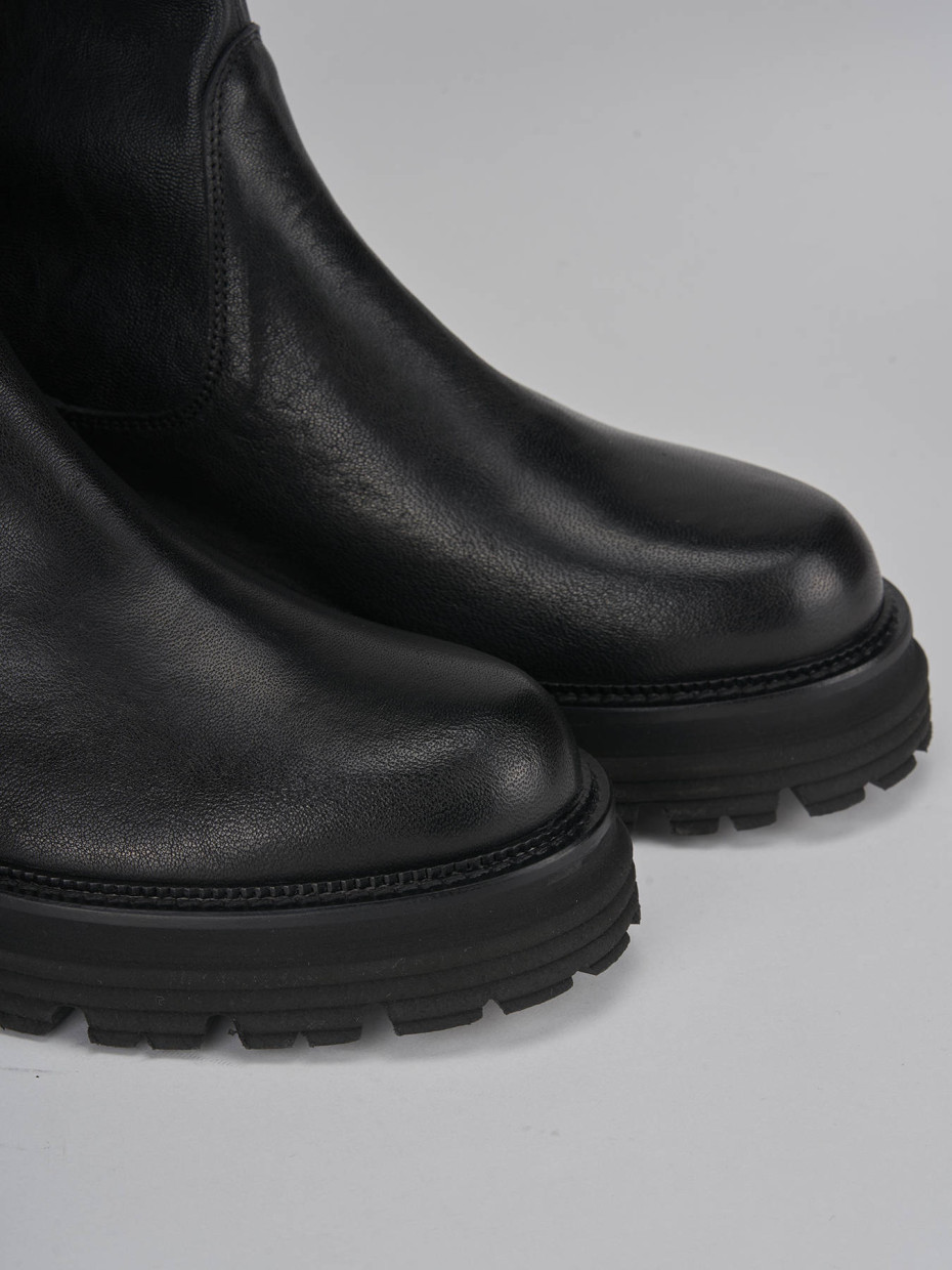 Low heel boots heel 2 cm black leather