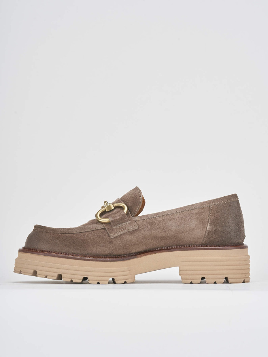Loafers heel 2 cm beige suede
