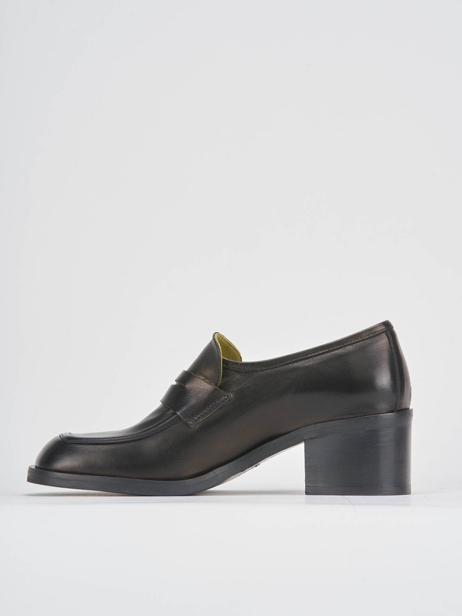 Loafers heel 4 cm black leather