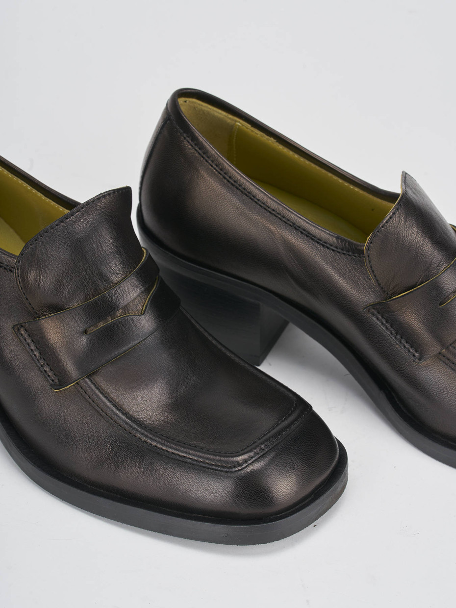 Loafers heel 4 cm black leather