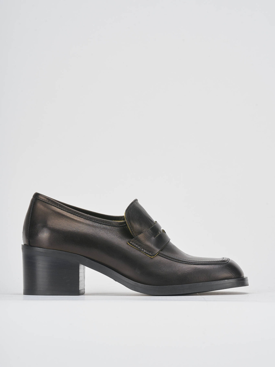 Loafers heel 4 cm black leather