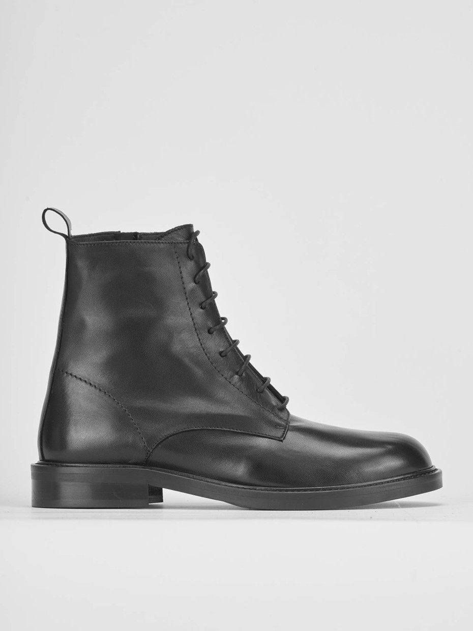 Combat boots heel 2 cm black leather