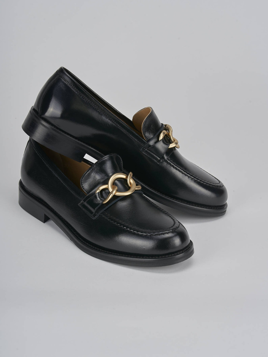 Loafers heel 2 cm black patent