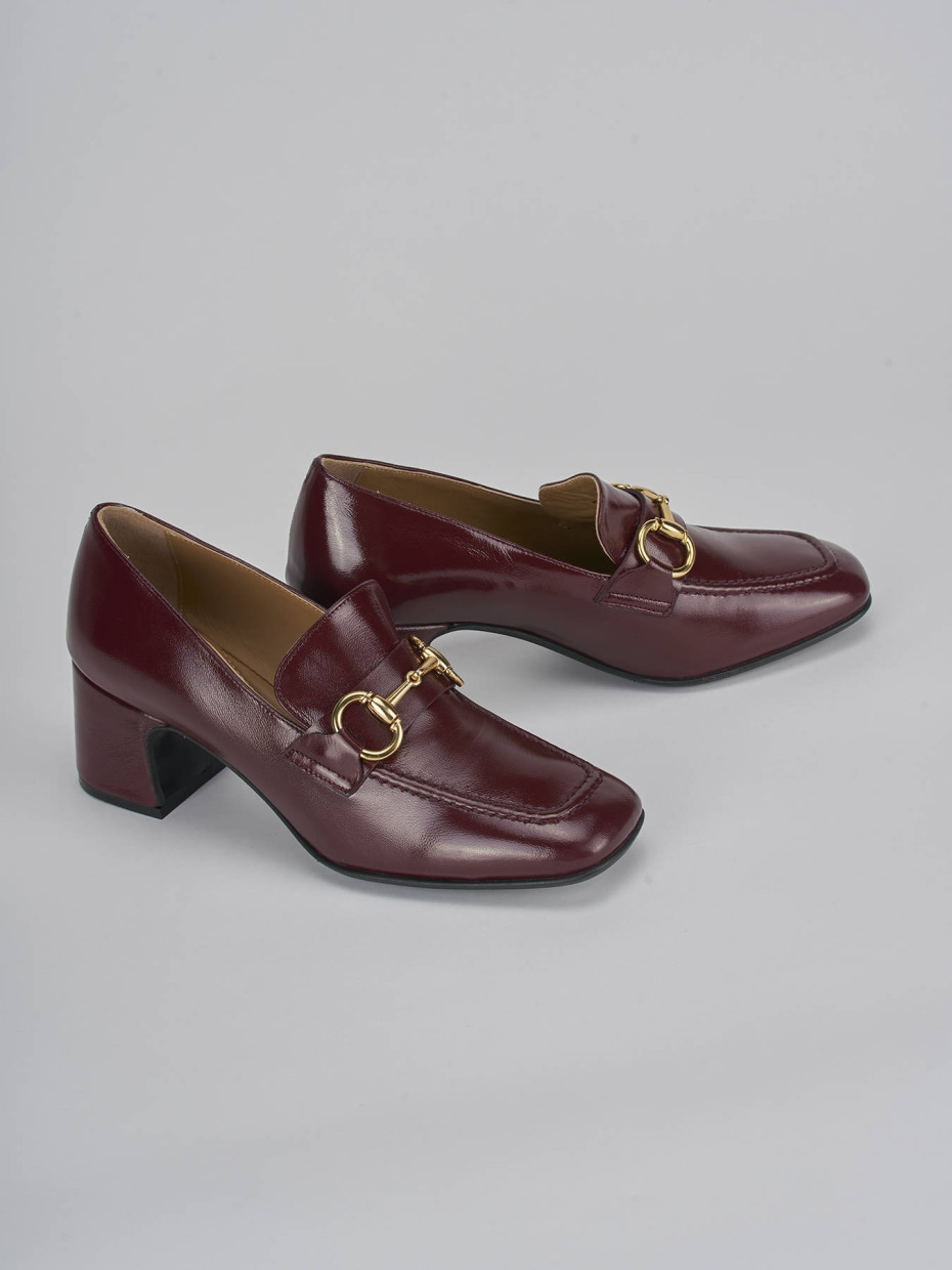 Mocassini tacco 5cm vernice bordo'