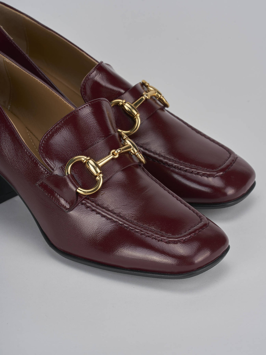 Loafers heel 5 cm bordeaux patent