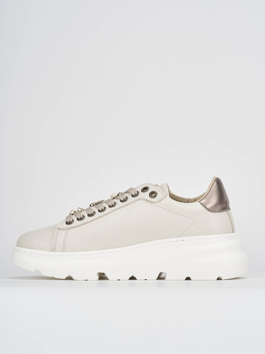 Sneakers beige leather