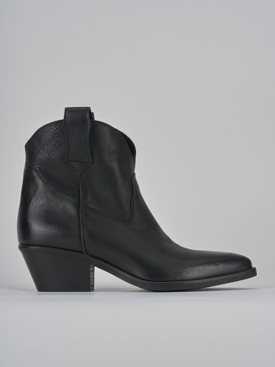 Low heel ankle boots heel 4 cm black leather