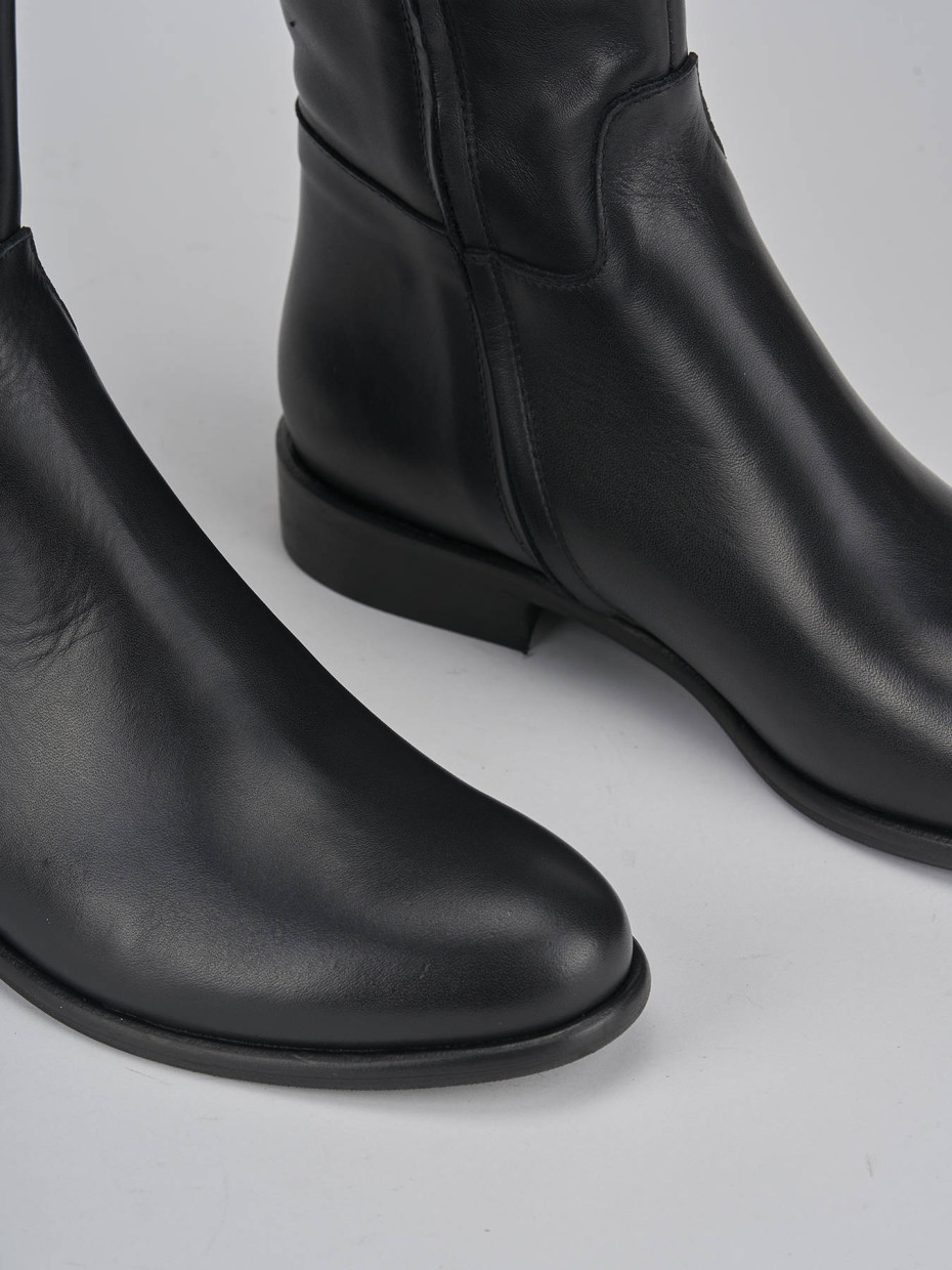 Low heel boots heel 2 cm black leather