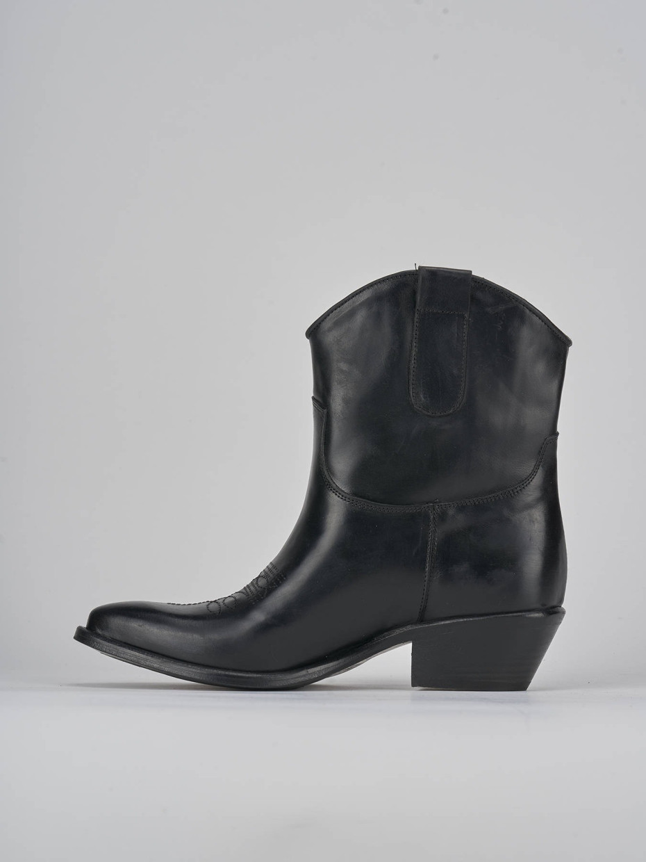 Low heel ankle boots heel 3 cm black leather