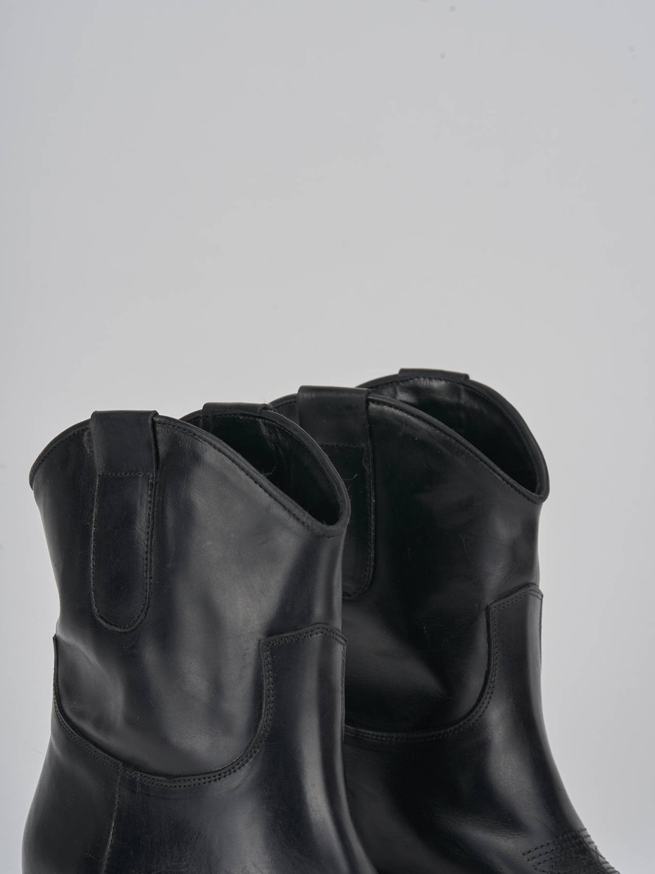 Low heel ankle boots heel 3 cm black leather