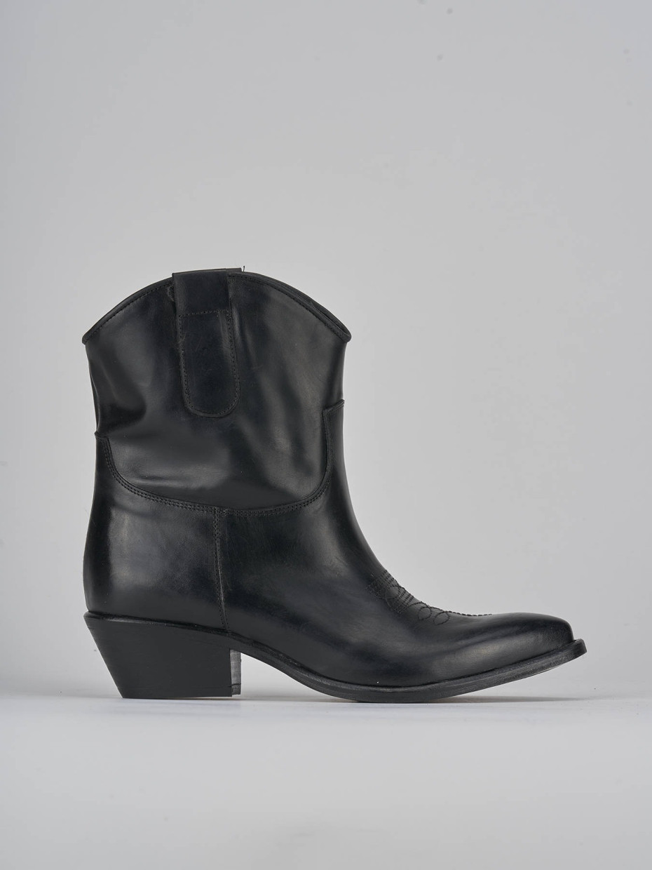 Low heel ankle boots heel 3 cm black leather