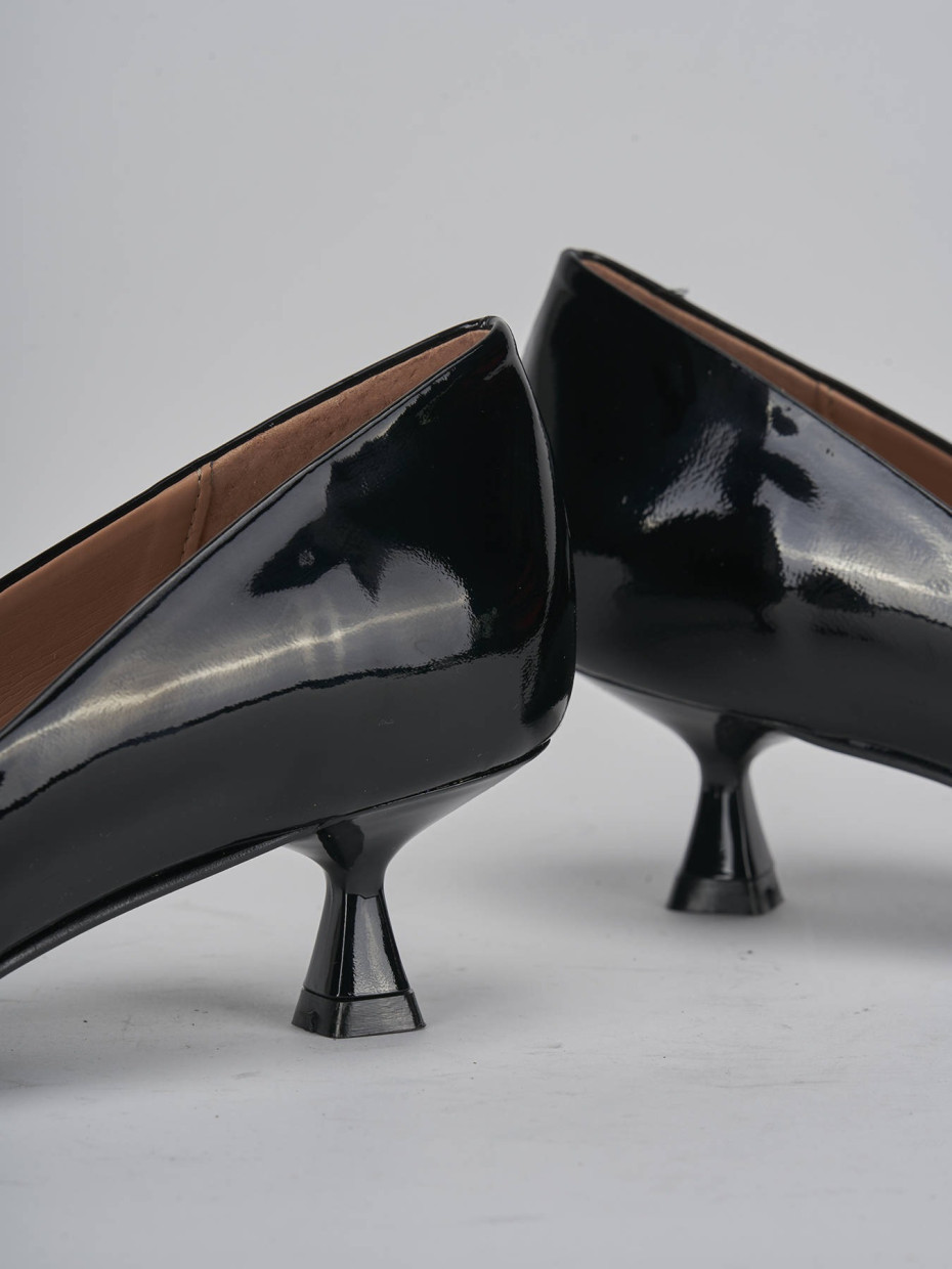 Pumps heel 5 cm black patent
