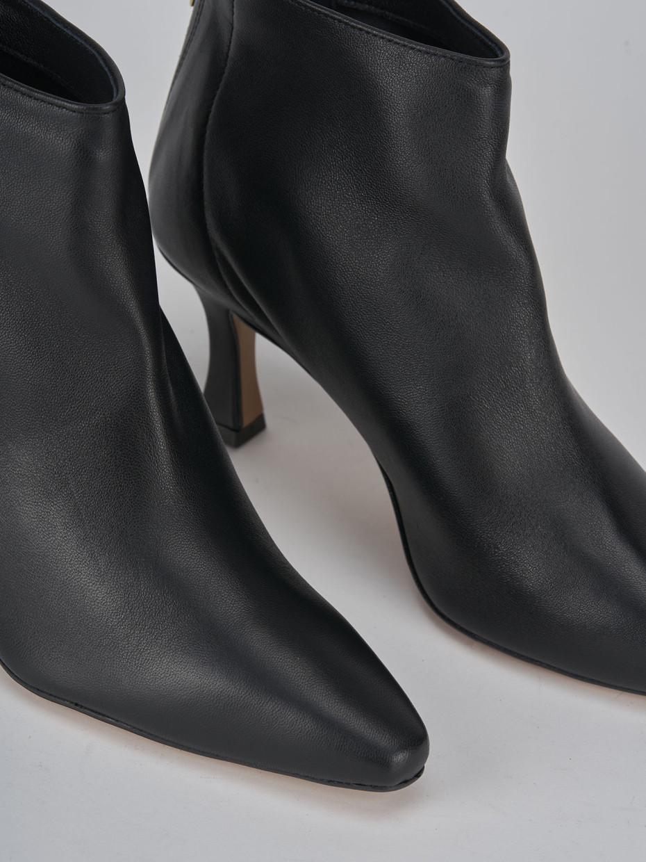 High heel ankle boots heel 7 cm black leather