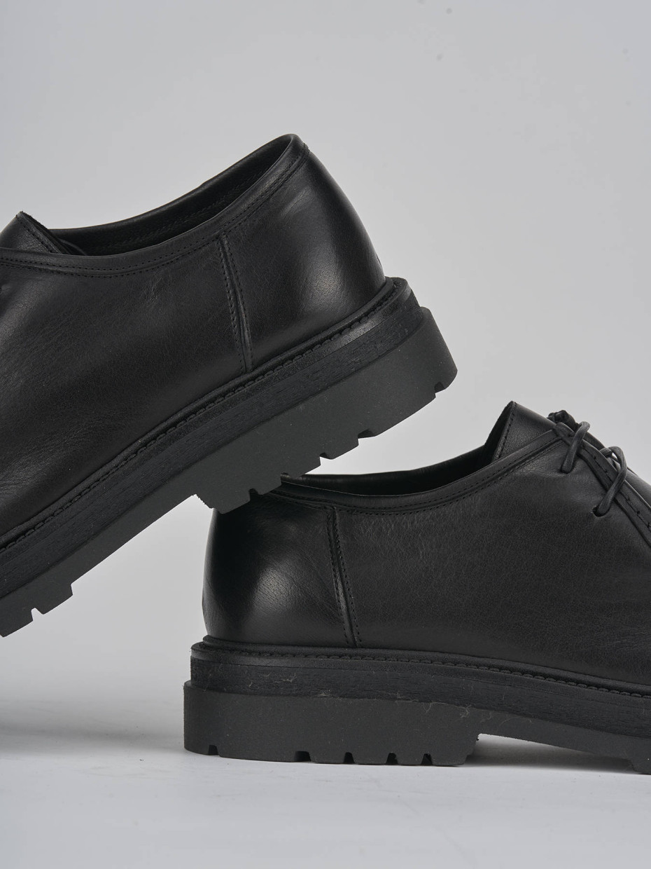 Lace-up shoes black leather