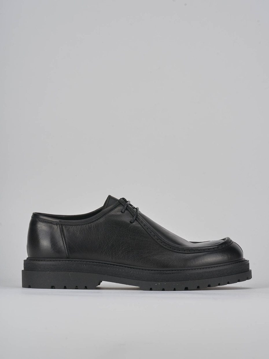 Lace-up shoes black leather