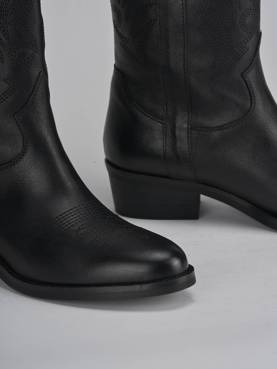 Low heel boots heel 4 cm black leather