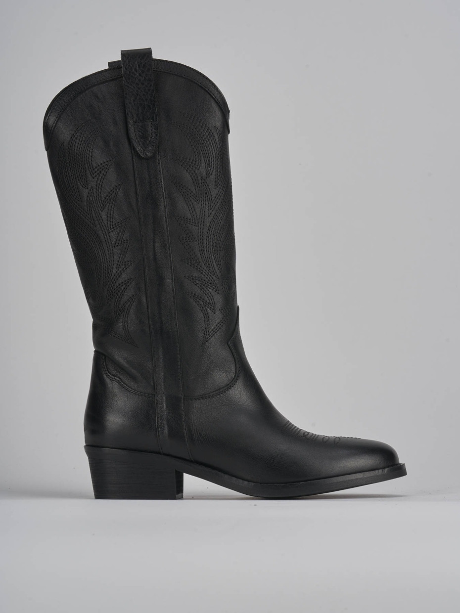 Low heel boots heel 4 cm black leather