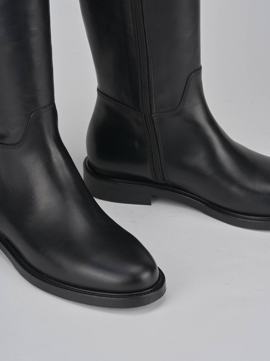 Low heel boots heel 2 cm black leather