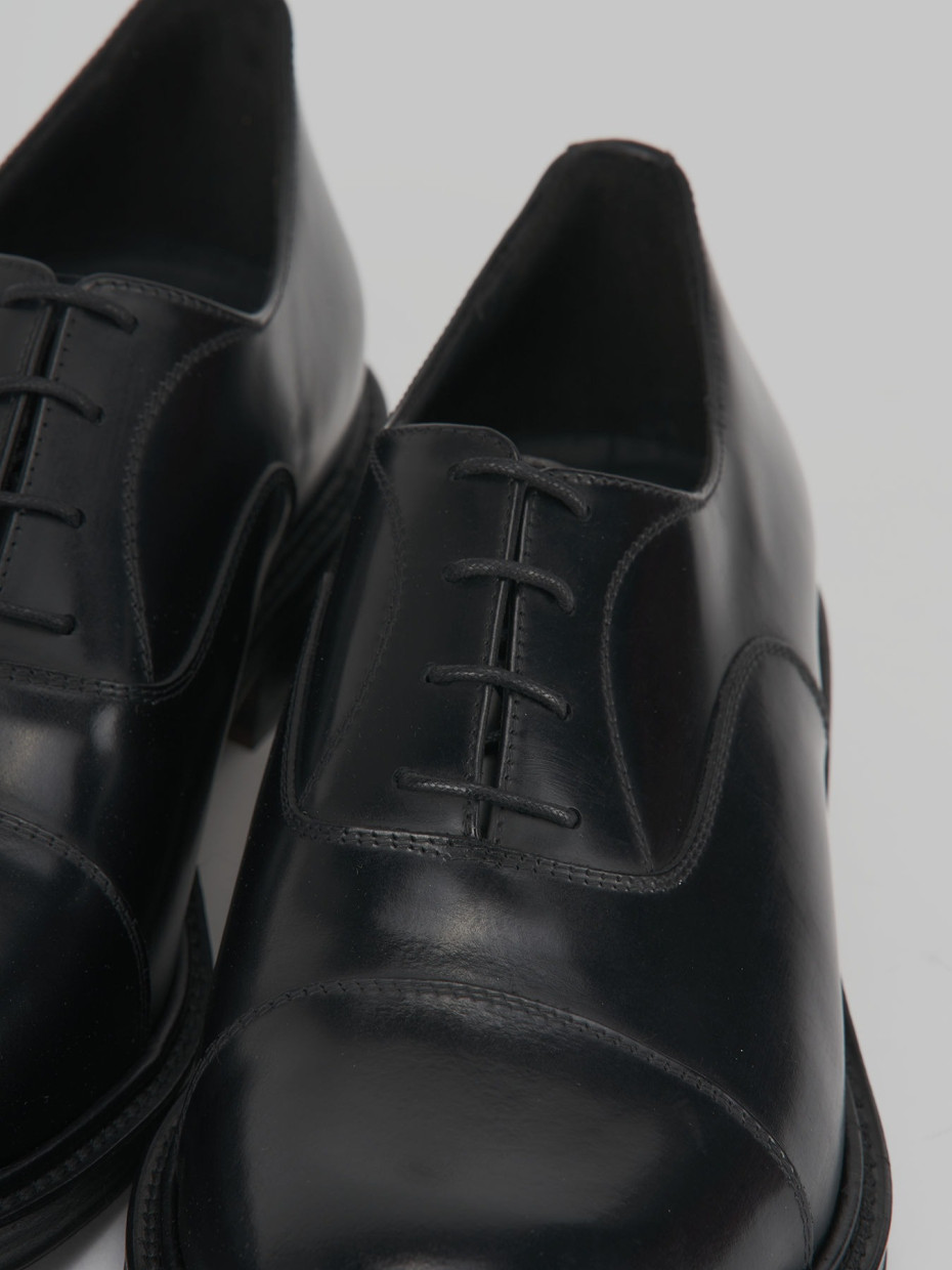 Lace-up shoes black leather