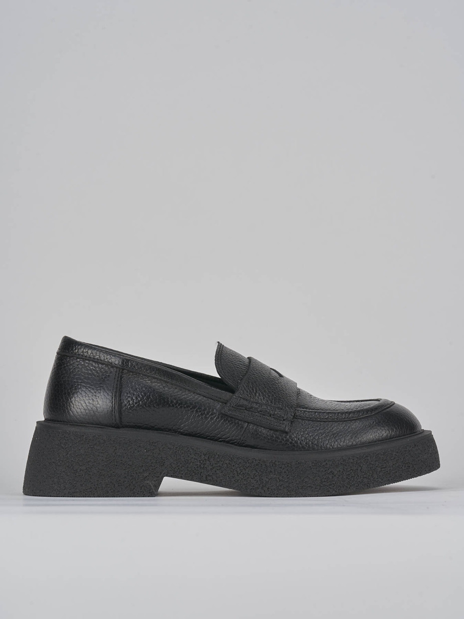 Loafers heel 2 cm black leather