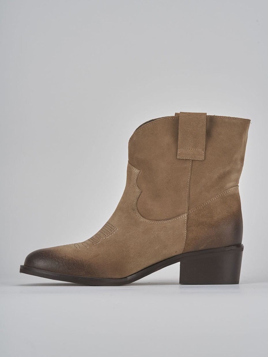 Low heel ankle boots heel 3 cm beige suede